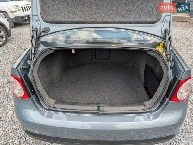 Серый Фольксваген Джетта, объемом двигателя 1.6 л и пробегом 228 тыс. км за 6450 $, фото 14 на Automoto.ua