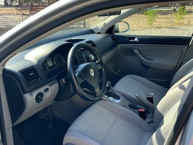 Серый Фольксваген Джетта, объемом двигателя 1.6 л и пробегом 188 тыс. км за 5100 $, фото 4 на Automoto.ua