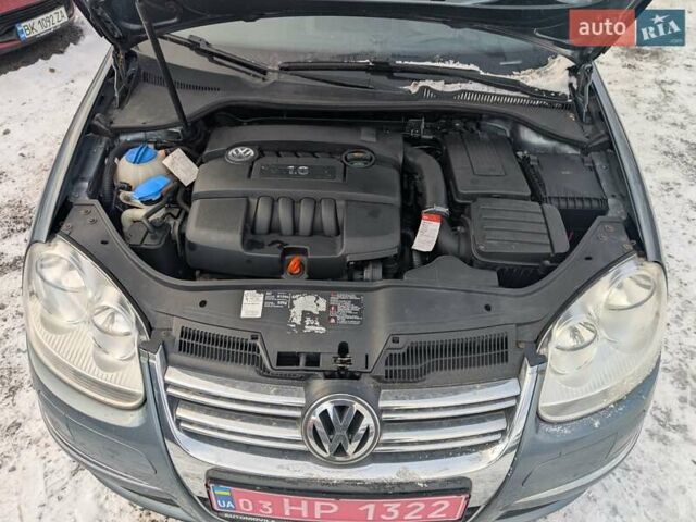 Сірий Фольксваген Джетта, об'ємом двигуна 1.6 л та пробігом 228 тис. км за 6450 $, фото 49 на Automoto.ua