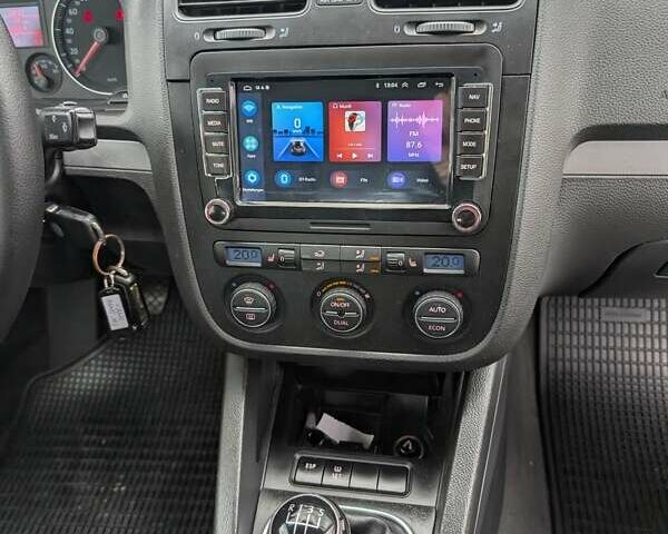 Серый Фольксваген Джетта, объемом двигателя 1.6 л и пробегом 228 тыс. км за 6450 $, фото 46 на Automoto.ua