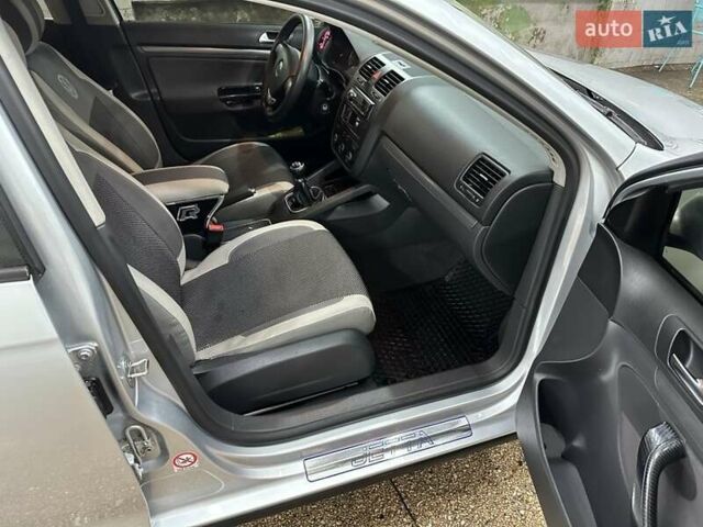 Сірий Фольксваген Джетта, об'ємом двигуна 1.6 л та пробігом 215 тис. км за 6200 $, фото 1 на Automoto.ua