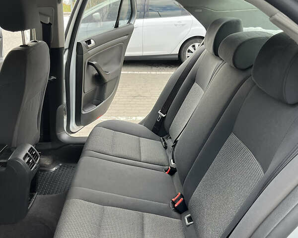 Серый Фольксваген Джетта, объемом двигателя 1.6 л и пробегом 327 тыс. км за 5300 $, фото 14 на Automoto.ua