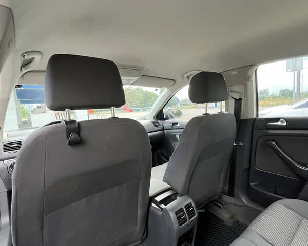 Серый Фольксваген Джетта, объемом двигателя 1.6 л и пробегом 327 тыс. км за 5300 $, фото 5 на Automoto.ua