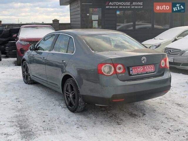 Сірий Фольксваген Джетта, об'ємом двигуна 1.6 л та пробігом 228 тис. км за 6450 $, фото 20 на Automoto.ua