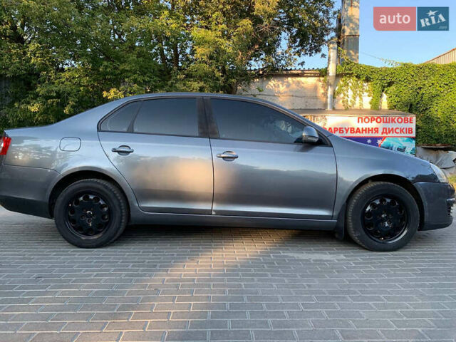 Серый Фольксваген Джетта, объемом двигателя 1.6 л и пробегом 205 тыс. км за 5500 $, фото 8 на Automoto.ua