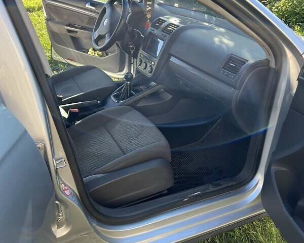 Серый Фольксваген Джетта, объемом двигателя 1.6 л и пробегом 250 тыс. км за 5100 $, фото 12 на Automoto.ua