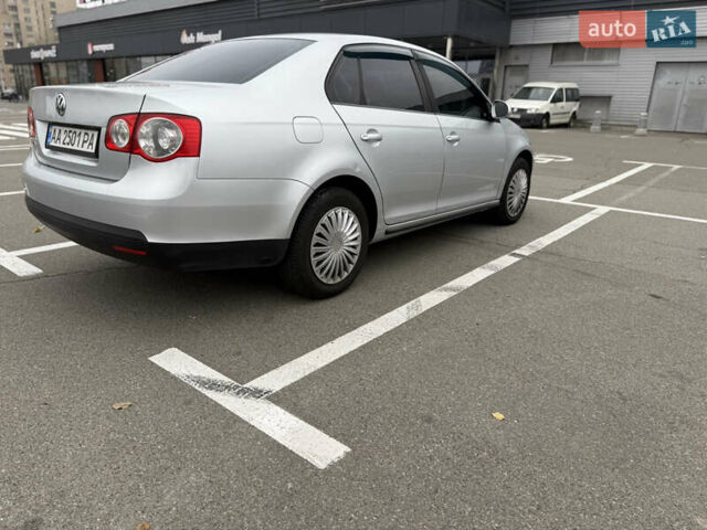 Фольксваген Джетта 2006 в Киеве на Automoto.ua Серый Фольксваген Джетта, объемом двигателя 1.6 л и пробегом 266 тыс. км за 4199 $, фото 3 на Automoto.ua