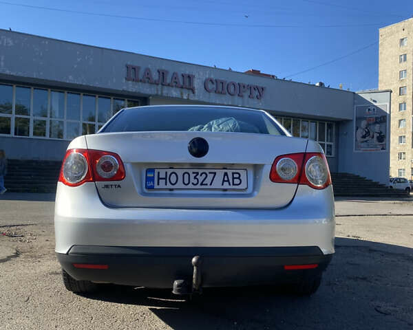 Сірий Фольксваген Джетта, об'ємом двигуна 1.6 л та пробігом 245 тис. км за 4200 $, фото 7 на Automoto.ua