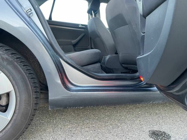 Серый Фольксваген Джетта, объемом двигателя 1.6 л и пробегом 150 тыс. км за 5500 $, фото 3 на Automoto.ua