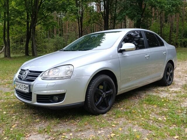 Серый Фольксваген Джетта, объемом двигателя 1.6 л и пробегом 288 тыс. км за 4700 $, фото 2 на Automoto.ua