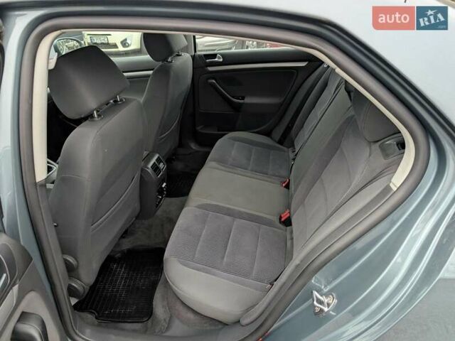 Серый Фольксваген Джетта, объемом двигателя 1.6 л и пробегом 228 тыс. км за 6450 $, фото 32 на Automoto.ua