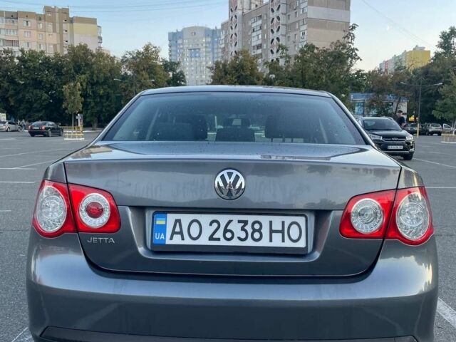 Серый Фольксваген Джетта, объемом двигателя 1.6 л и пробегом 150 тыс. км за 5500 $, фото 5 на Automoto.ua
