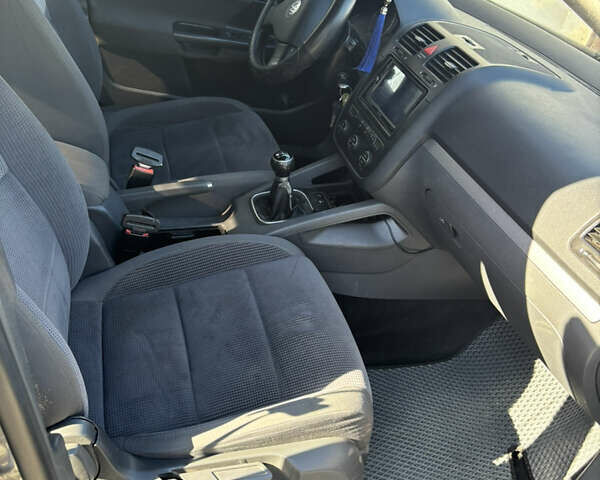 Сірий Фольксваген Джетта, об'ємом двигуна 1.6 л та пробігом 233 тис. км за 5600 $, фото 3 на Automoto.ua