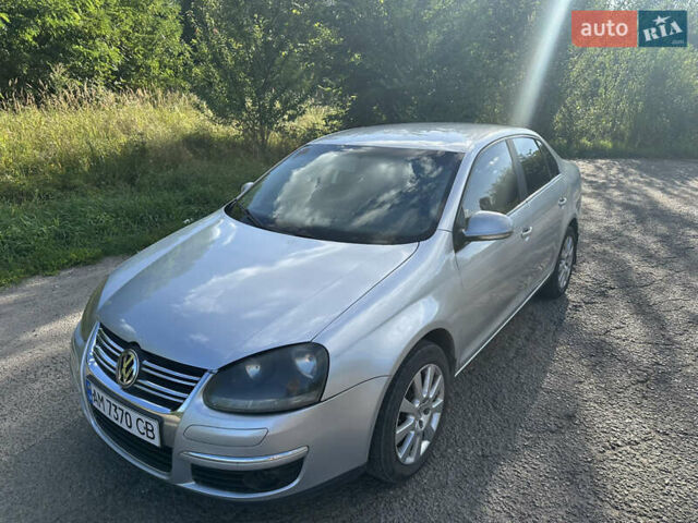 Серый Фольксваген Джетта, объемом двигателя 1.6 л и пробегом 227 тыс. км за 5950 $, фото 5 на Automoto.ua