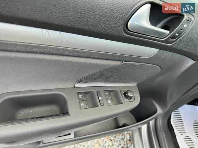 Серый Фольксваген Джетта, объемом двигателя 1.6 л и пробегом 219 тыс. км за 5999 $, фото 26 на Automoto.ua