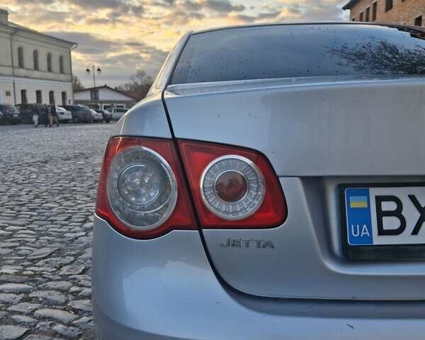 Серый Фольксваген Джетта, объемом двигателя 1.6 л и пробегом 289 тыс. км за 4799 $, фото 9 на Automoto.ua
