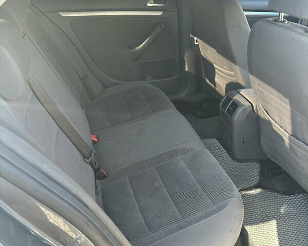 Сірий Фольксваген Джетта, об'ємом двигуна 1.6 л та пробігом 233 тис. км за 5600 $, фото 2 на Automoto.ua