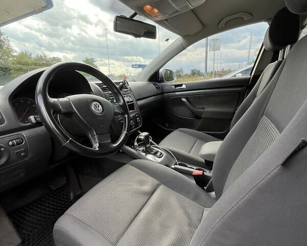 Серый Фольксваген Джетта, объемом двигателя 1.6 л и пробегом 327 тыс. км за 5300 $, фото 7 на Automoto.ua