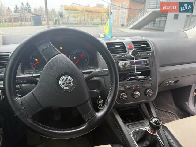 Сірий Фольксваген Джетта, об'ємом двигуна 1.6 л та пробігом 292 тис. км за 4700 $, фото 16 на Automoto.ua