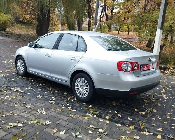 Серый Фольксваген Джетта, объемом двигателя 1.6 л и пробегом 184 тыс. км за 5899 $, фото 4 на Automoto.ua