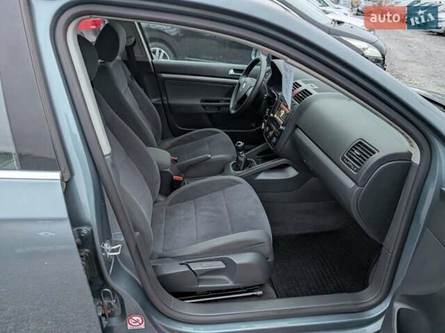 Серый Фольксваген Джетта, объемом двигателя 1.6 л и пробегом 228 тыс. км за 6450 $, фото 42 на Automoto.ua