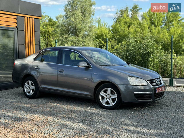 Серый Фольксваген Джетта, объемом двигателя 1.6 л и пробегом 219 тыс. км за 5999 $, фото 32 на Automoto.ua