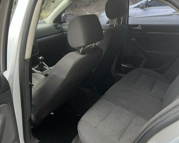 Сірий Фольксваген Джетта, об'ємом двигуна 1.6 л та пробігом 179 тис. км за 4000 $, фото 5 на Automoto.ua