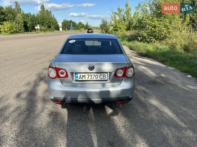 Серый Фольксваген Джетта, объемом двигателя 1.6 л и пробегом 227 тыс. км за 5950 $, фото 6 на Automoto.ua