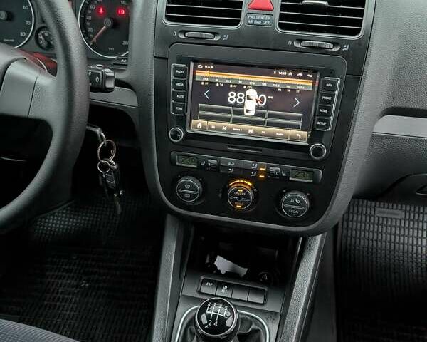 Серый Фольксваген Джетта, объемом двигателя 1.6 л и пробегом 228 тыс. км за 6450 $, фото 48 на Automoto.ua