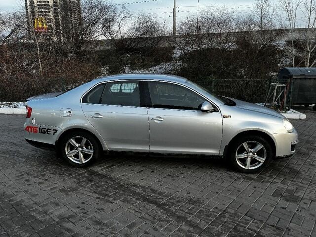 Сірий Фольксваген Джетта, об'ємом двигуна 1.6 л та пробігом 200 тис. км за 6000 $, фото 2 на Automoto.ua