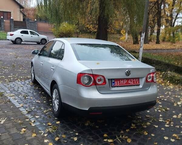 Серый Фольксваген Джетта, объемом двигателя 1.6 л и пробегом 184 тыс. км за 5899 $, фото 1 на Automoto.ua