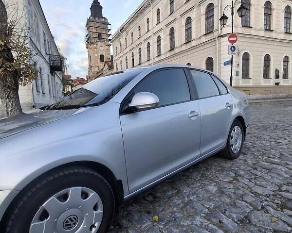 Серый Фольксваген Джетта, объемом двигателя 1.6 л и пробегом 289 тыс. км за 4799 $, фото 6 на Automoto.ua