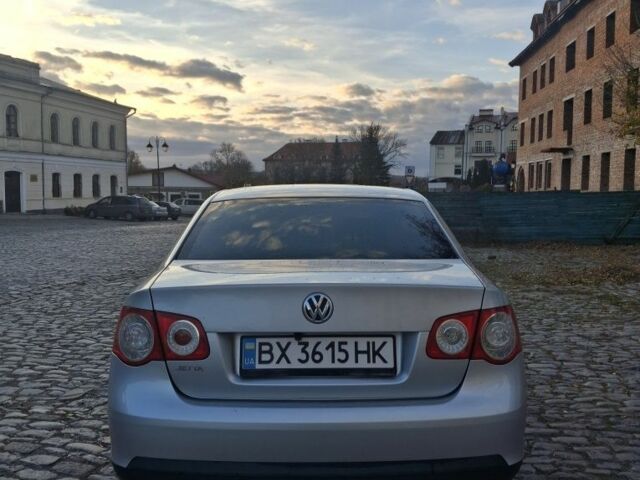 Фольксваген Джетта 2006 в Каменце-Подольском на Automoto.ua Серый Фольксваген Джетта, объемом двигателя 1.6 л и пробегом 290 тыс. км за 4799 $, фото 2 на Automoto.ua