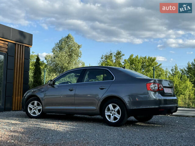 Серый Фольксваген Джетта, объемом двигателя 1.6 л и пробегом 219 тыс. км за 5999 $, фото 24 на Automoto.ua