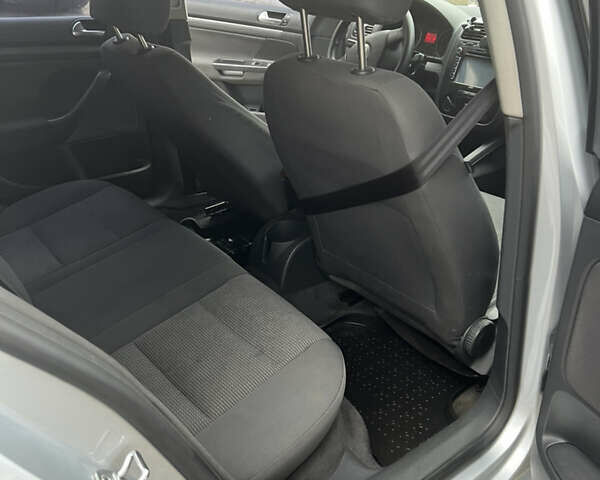 Сірий Фольксваген Джетта, об'ємом двигуна 1.6 л та пробігом 179 тис. км за 4000 $, фото 6 на Automoto.ua