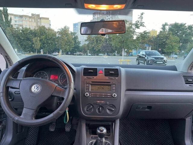 Серый Фольксваген Джетта, объемом двигателя 1.6 л и пробегом 150 тыс. км за 5500 $, фото 7 на Automoto.ua