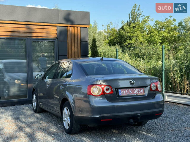 Серый Фольксваген Джетта, объемом двигателя 1.6 л и пробегом 219 тыс. км за 5999 $, фото 25 на Automoto.ua