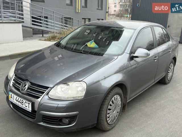 Сірий Фольксваген Джетта, об'ємом двигуна 1.6 л та пробігом 292 тис. км за 4700 $, фото 2 на Automoto.ua
