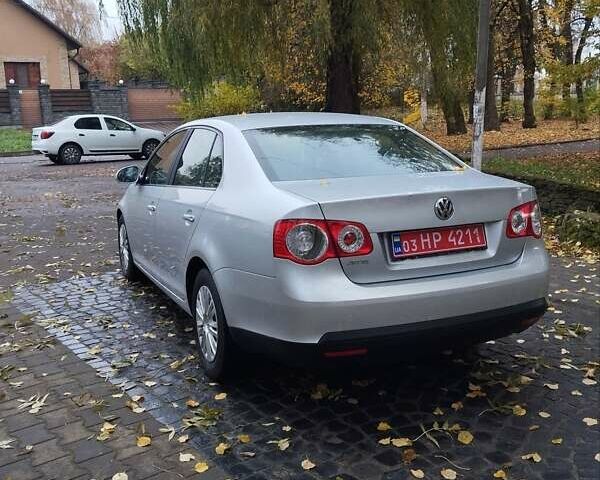 Серый Фольксваген Джетта, объемом двигателя 1.6 л и пробегом 184 тыс. км за 5899 $, фото 5 на Automoto.ua