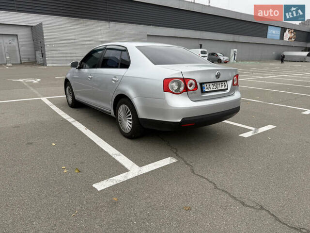 Фольксваген Джетта 2006 в Киеве на Automoto.ua Серый Фольксваген Джетта, объемом двигателя 1.6 л и пробегом 266 тыс. км за 4199 $, фото 2 на Automoto.ua