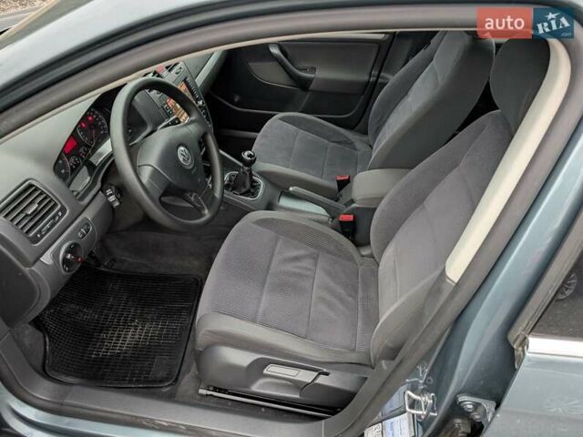 Серый Фольксваген Джетта, объемом двигателя 1.6 л и пробегом 228 тыс. км за 6450 $, фото 31 на Automoto.ua