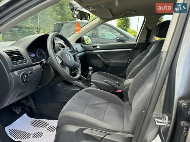 Серый Фольксваген Джетта, объемом двигателя 1.6 л и пробегом 219 тыс. км за 5999 $, фото 28 на Automoto.ua