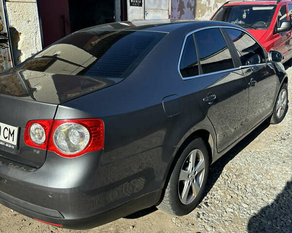 Сірий Фольксваген Джетта, об'ємом двигуна 1.6 л та пробігом 233 тис. км за 5600 $, фото 1 на Automoto.ua