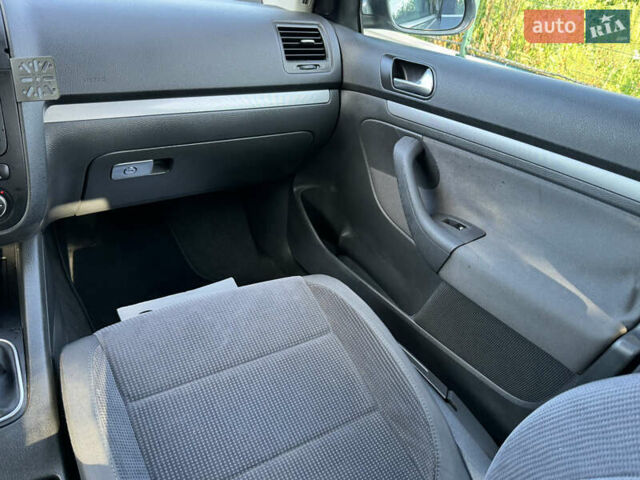 Серый Фольксваген Джетта, объемом двигателя 1.6 л и пробегом 219 тыс. км за 5999 $, фото 20 на Automoto.ua