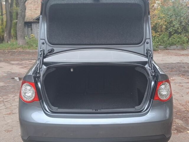 Серый Фольксваген Джетта, объемом двигателя 2 л и пробегом 171 тыс. км за 7500 $, фото 5 на Automoto.ua