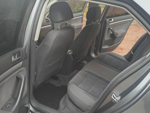 Серый Фольксваген Джетта, объемом двигателя 2 л и пробегом 171 тыс. км за 7500 $, фото 7 на Automoto.ua