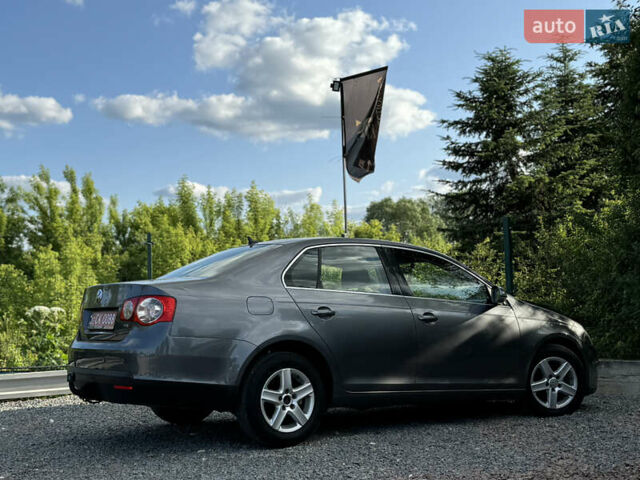 Серый Фольксваген Джетта, объемом двигателя 1.6 л и пробегом 219 тыс. км за 5999 $, фото 5 на Automoto.ua