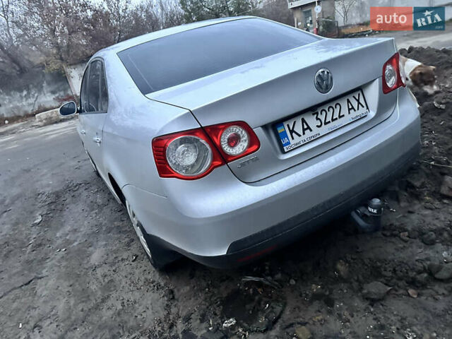 Сірий Фольксваген Джетта, об'ємом двигуна 1.6 л та пробігом 83 тис. км за 7800 $, фото 3 на Automoto.ua