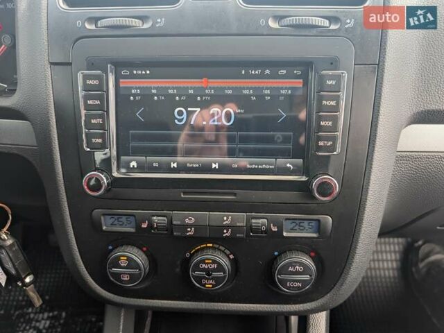 Сірий Фольксваген Джетта, об'ємом двигуна 1.6 л та пробігом 228 тис. км за 6450 $, фото 46 на Automoto.ua