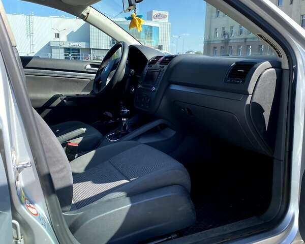 Серый Фольксваген Джетта, объемом двигателя 1.6 л и пробегом 271 тыс. км за 5200 $, фото 4 на Automoto.ua